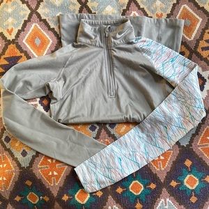 Women’s NIKE Quarter Zip Therma Fitted Sweatshirt Size XS Grey Athletic